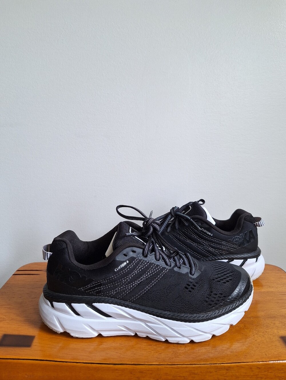 Hoka Clifton 6 Black And White Women's Size 6.5B